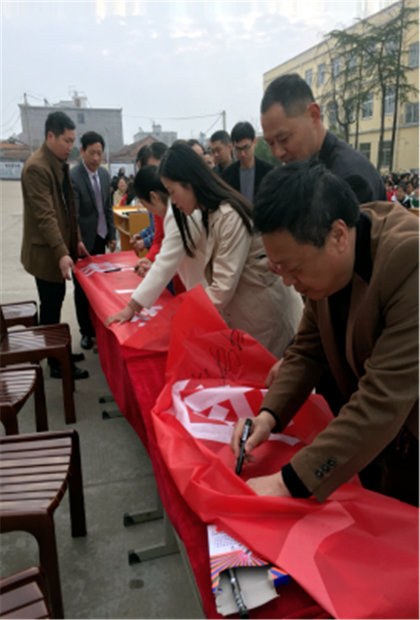 潢川县双柳高中召开2019年中招誓师大会