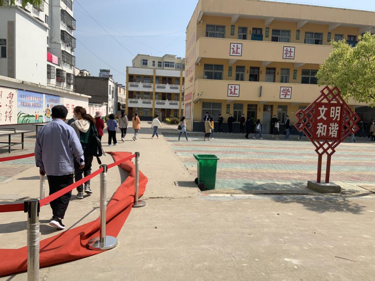 潢川县来龙乡中心学校召开学校复学及食堂安全管理工作会