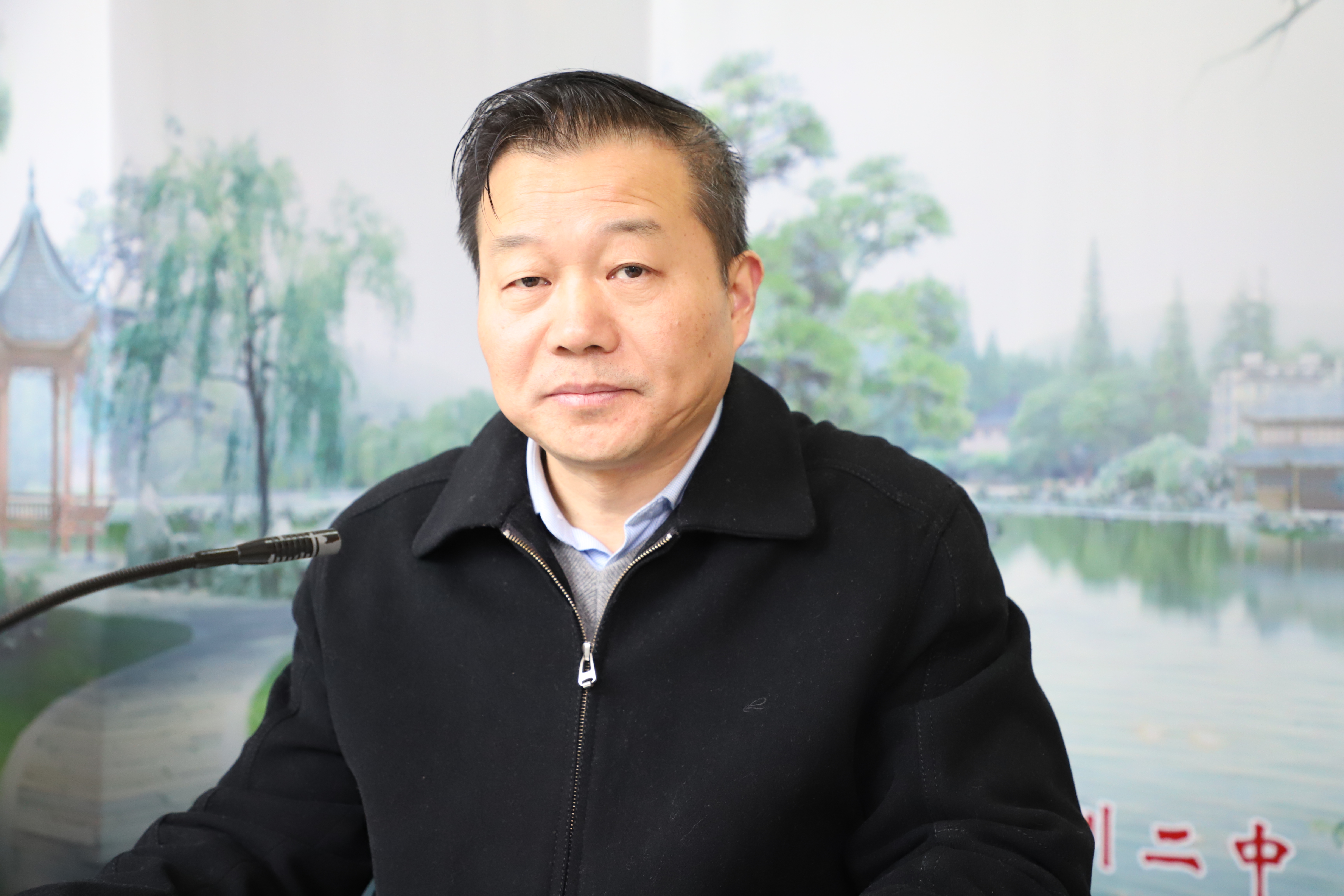 校长吕阳作专题报告