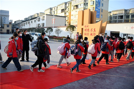 圖五：引導學生安全有序離校.JPG