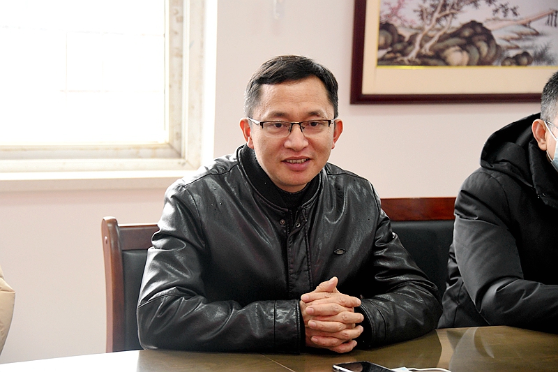 圖三：儀式由縣實驗中學副校長柴延安主持.JPG