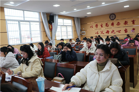 潢川一小召開師德師風(fēng)建設(shè)專題工作會5.JPG