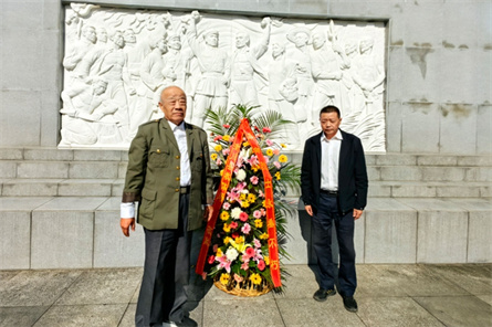 圖二：敬獻(xiàn)花籃.jpg