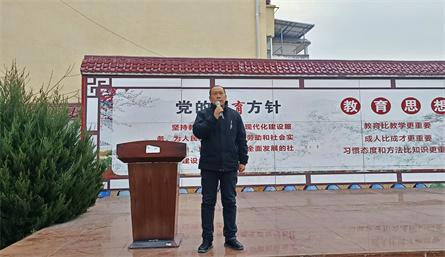 教務主任王明江講話.jpg