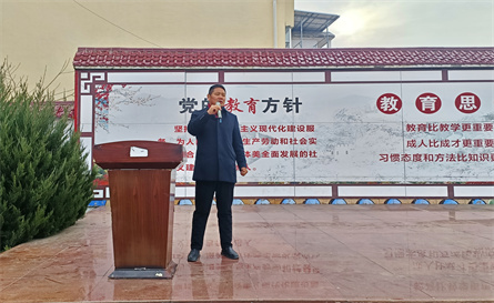 安全副校長盧力講話.jpg