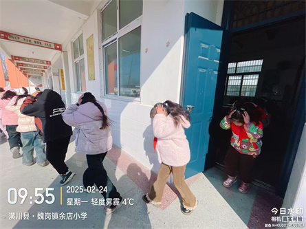 魏崗余店小學開展校園突發事件應急演練活動照片②.jpg